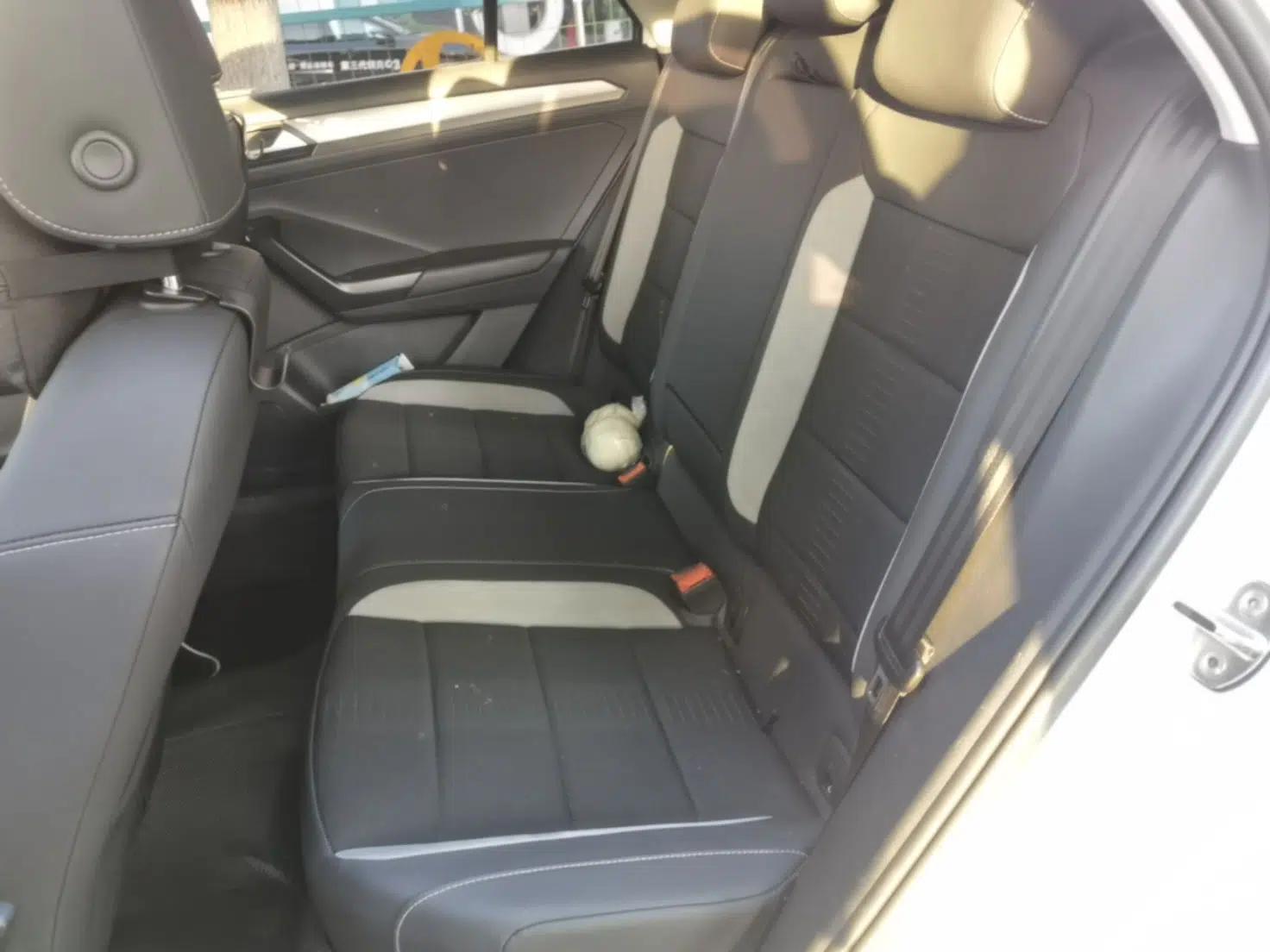 Volkswagen T-ROC 2020 230TSI DSG Two-Wheel Drive Advanced Version — миниатюра 18