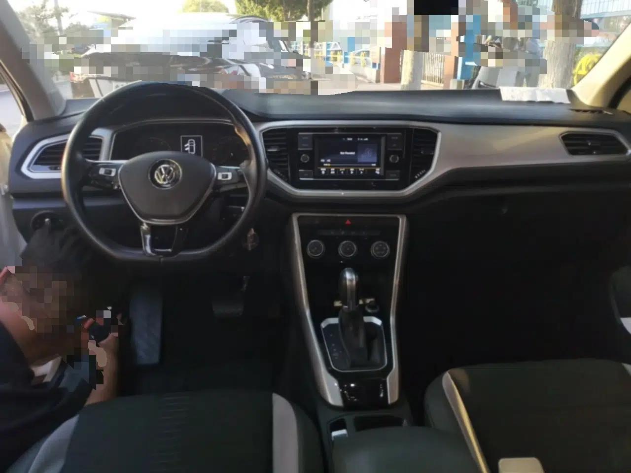 Volkswagen T-ROC 2020 230TSI DSG Two-Wheel Drive Advanced Version — миниатюра 10