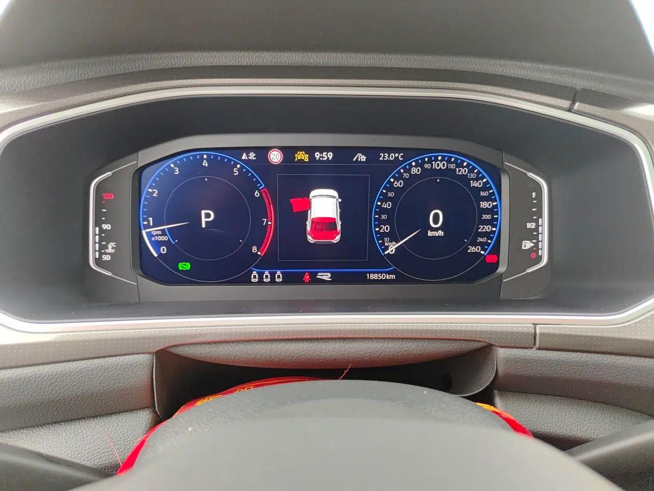 Volkswagen T-ROC 2025 300TSI DSG Two-Wheel Drive Chen Guang Edition — миниатюра 12