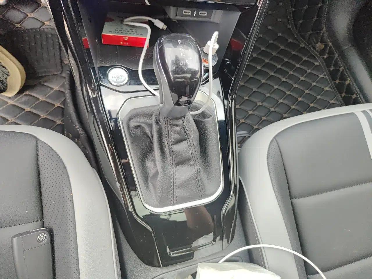 Volkswagen T-ROC 2025 300TSI DSG Two-Wheel Drive Chen Guang Edition — миниатюра 15