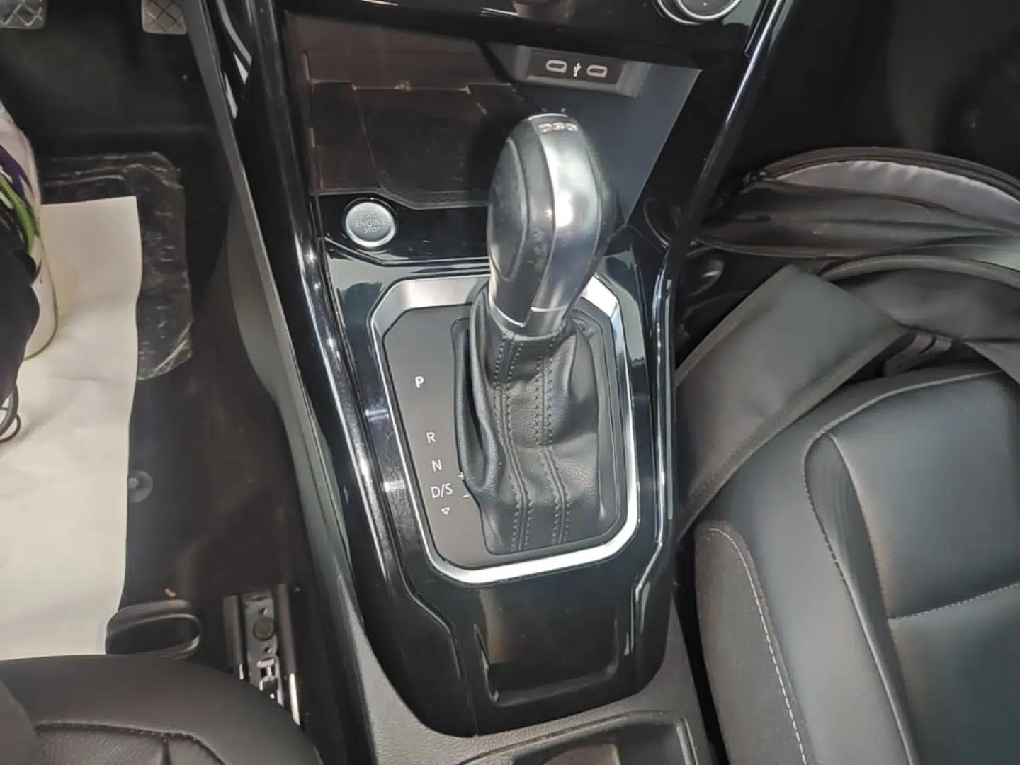 Volkswagen T-ROC 2021 280TSI DSG Two-Wheel Drive Comfort Connect Edition — миниатюра 17
