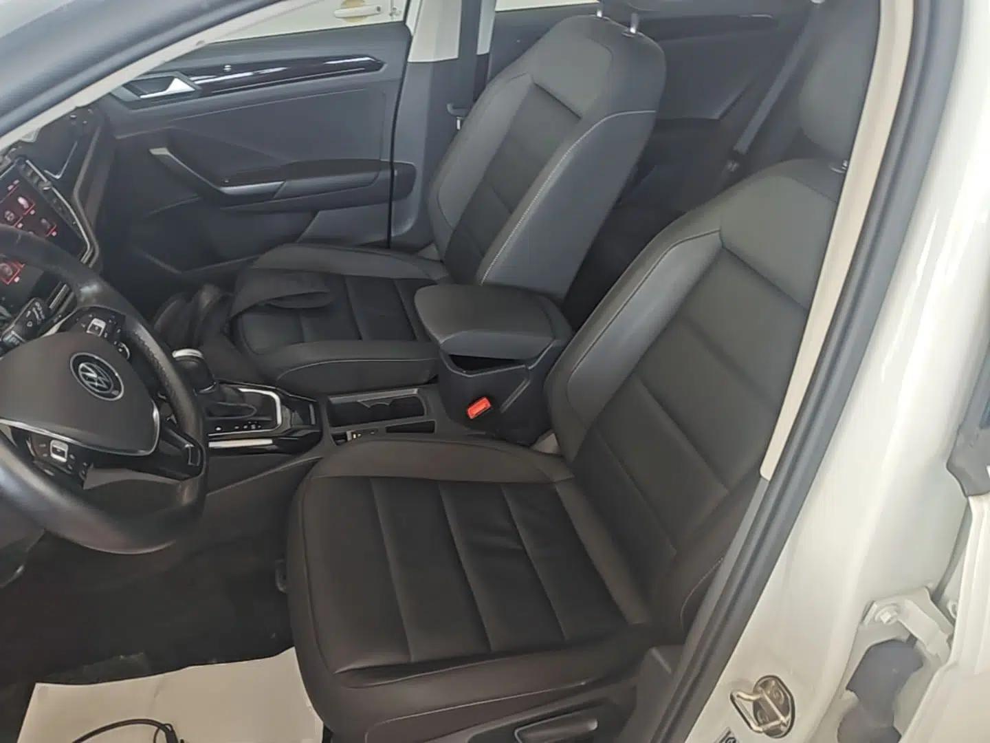 Volkswagen T-ROC 2021 280TSI DSG Two-Wheel Drive Comfort Connect Edition — миниатюра 18