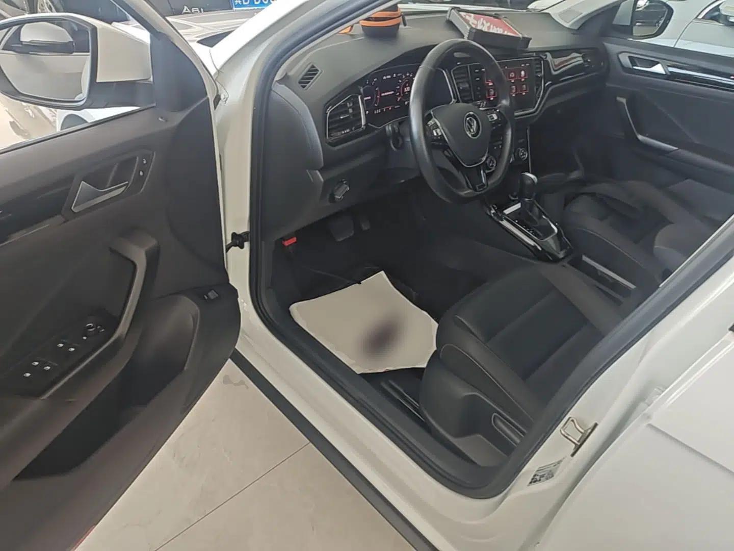 Volkswagen T-ROC 2021 280TSI DSG Two-Wheel Drive Comfort Connect Edition — миниатюра 19