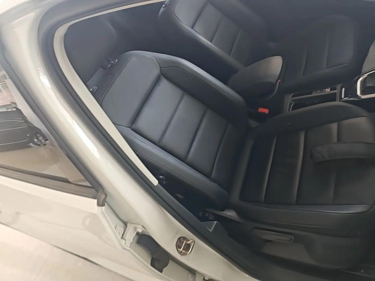 Volkswagen T-ROC 2021 280TSI DSG Two-Wheel Drive Comfort Connect Edition — миниатюра 23