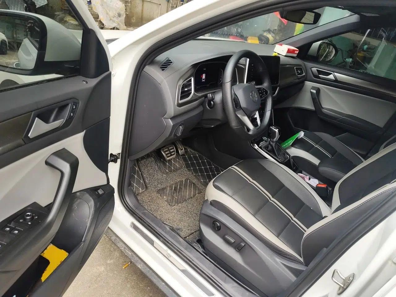 Volkswagen T-ROC 2023 300TSI DSG Two-Wheel-Drive Chen Guang Edition — миниатюра 17