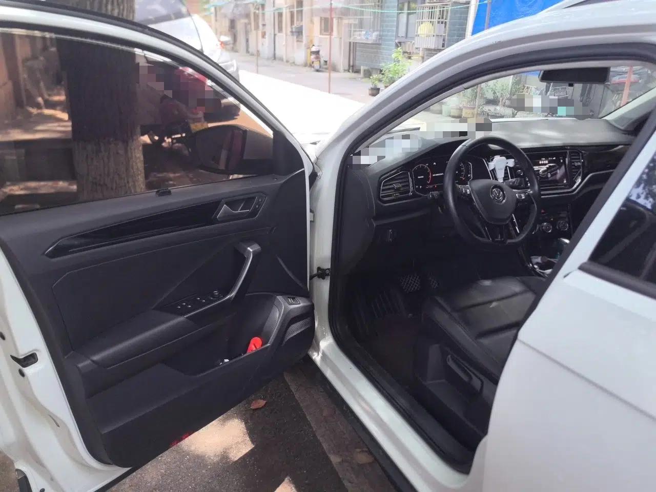 Volkswagen T-ROC 2020 280TSI DSG Two-Wheel Drive Comfort Version — миниатюра 17