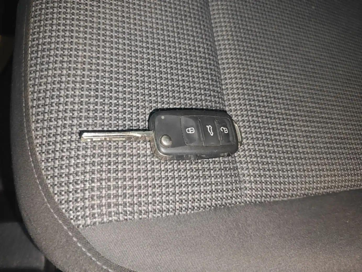 Volkswagen Beetle 2015 180TSI model — миниатюра 12