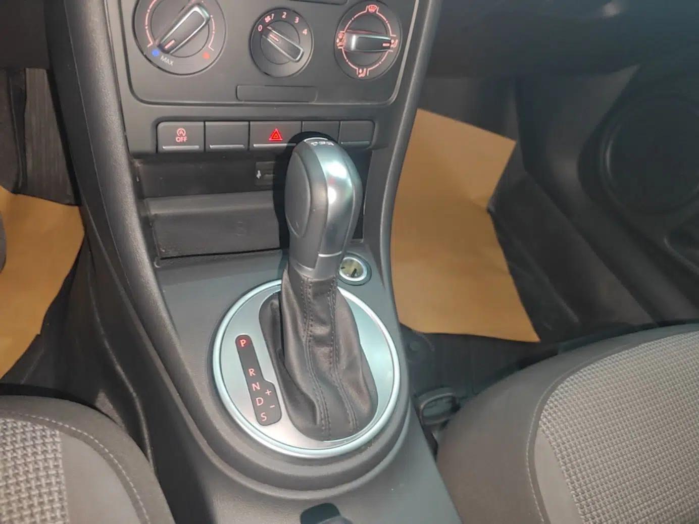 Volkswagen Beetle 2015 180TSI model — миниатюра 17