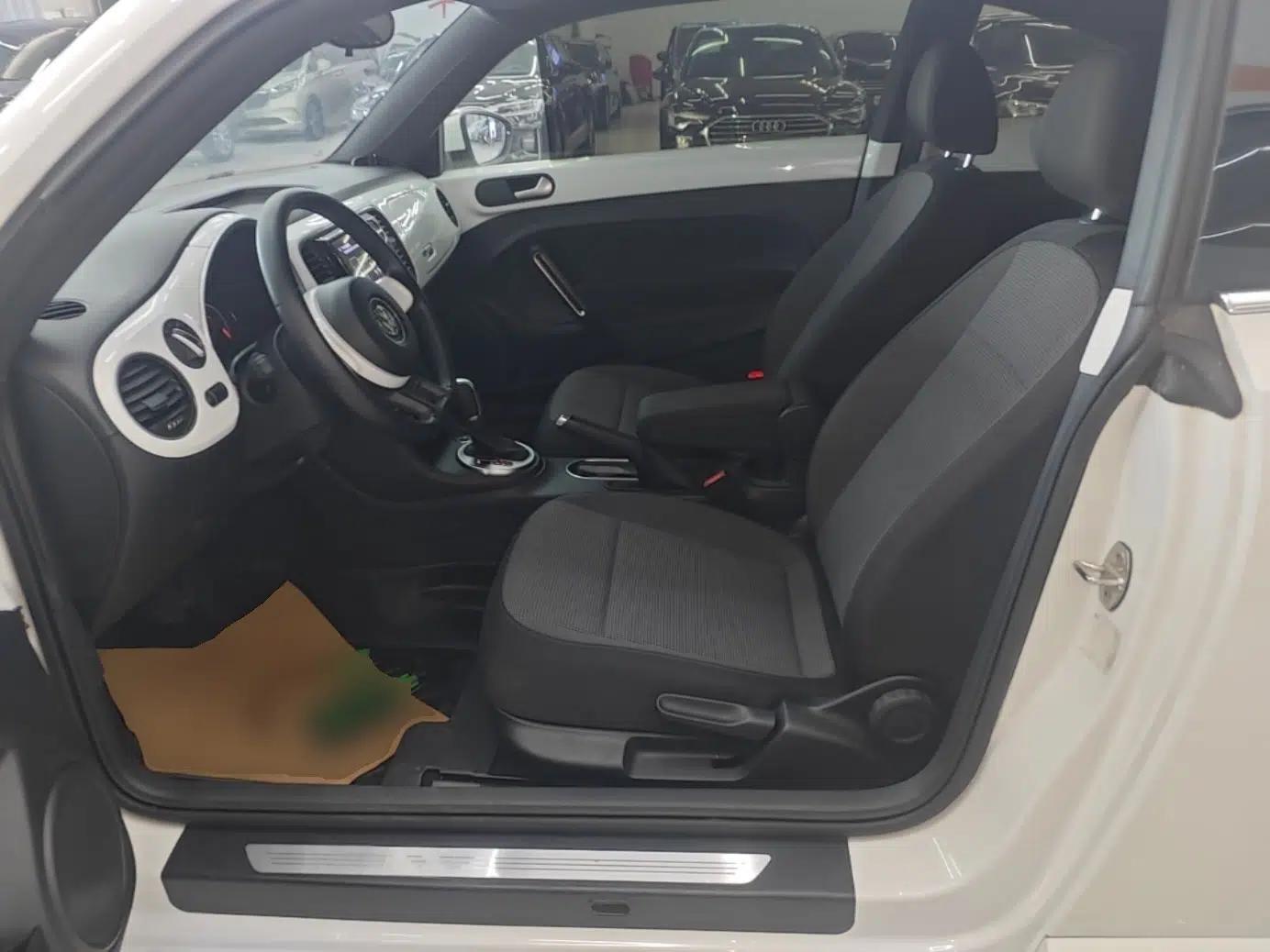 Volkswagen Beetle 2015 180TSI model — миниатюра 18