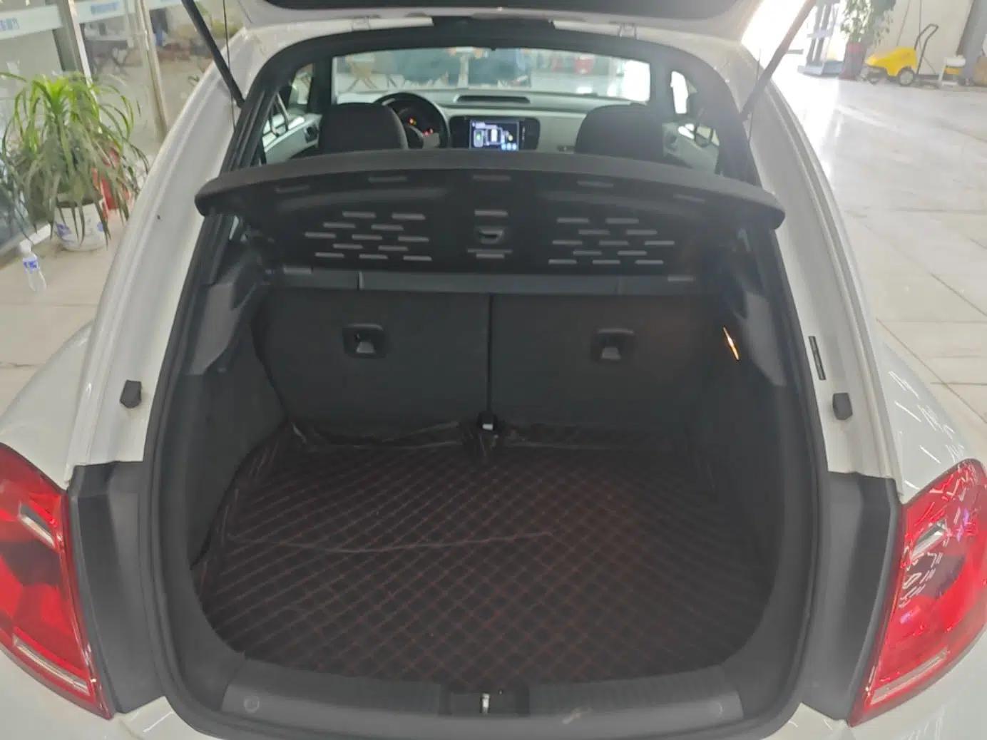 Volkswagen Beetle 2015 180TSI model — миниатюра 22