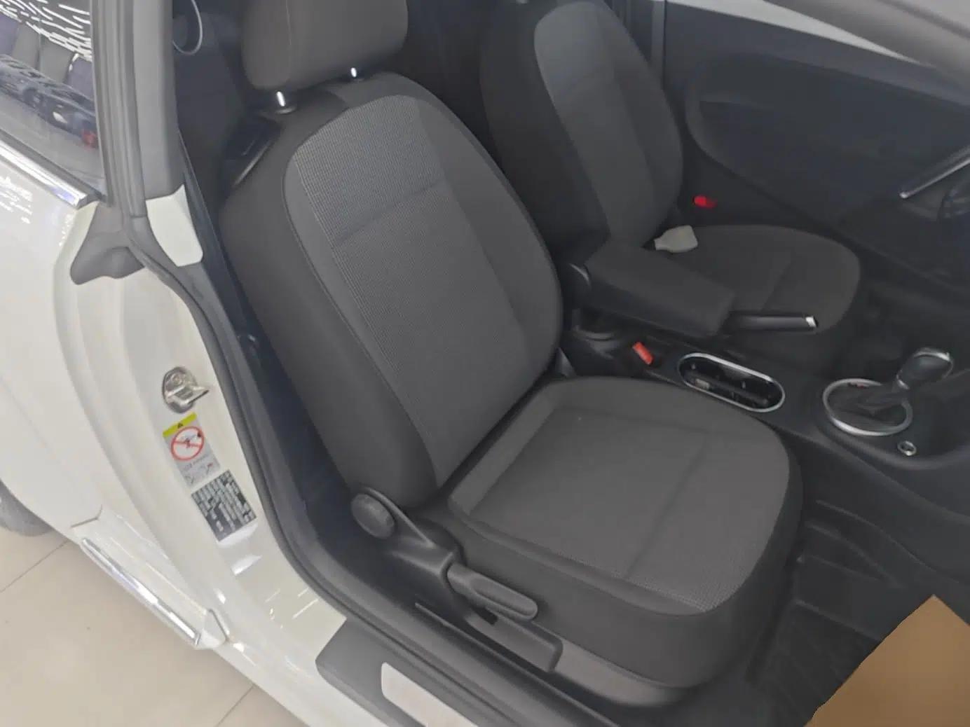 Volkswagen Beetle 2015 180TSI model — миниатюра 23
