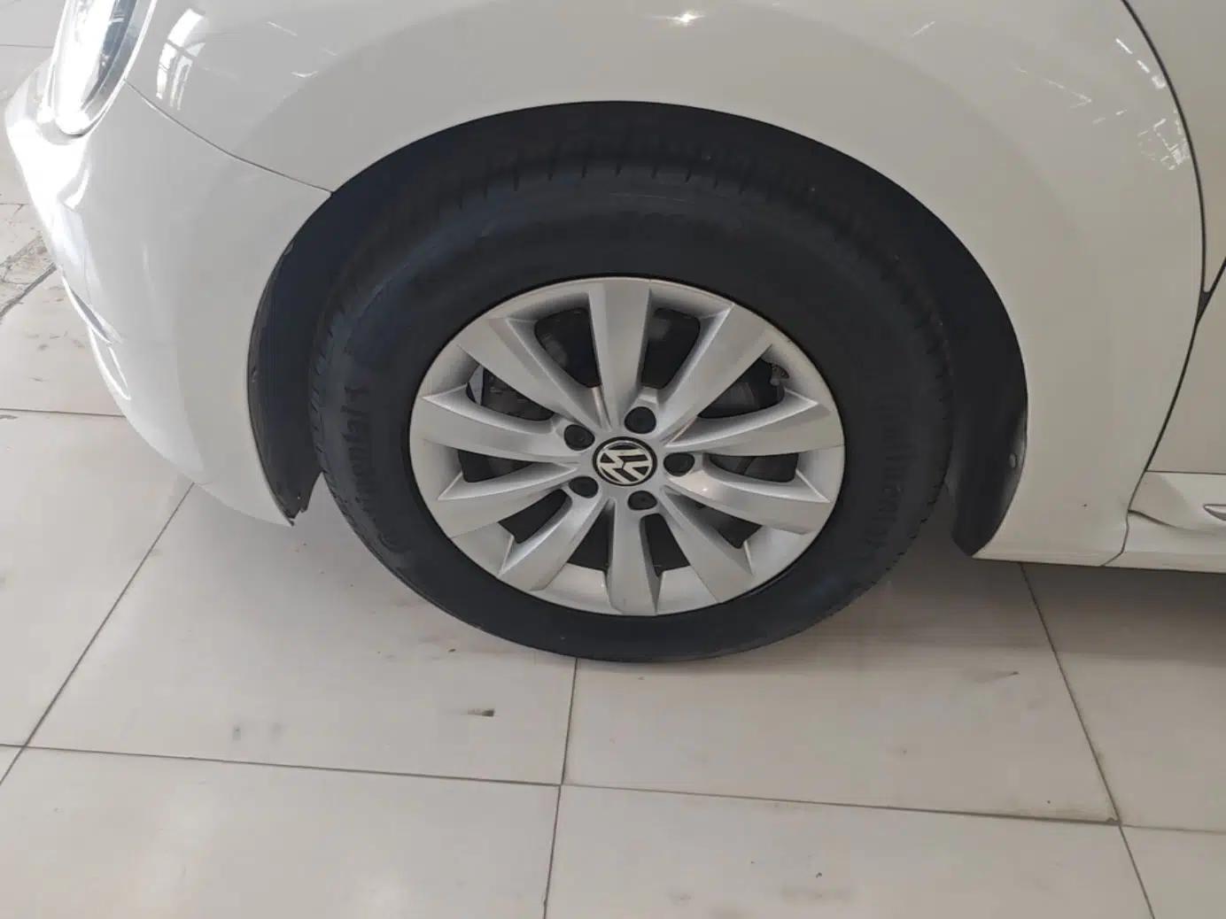 Volkswagen Beetle 2015 180TSI model — миниатюра 8
