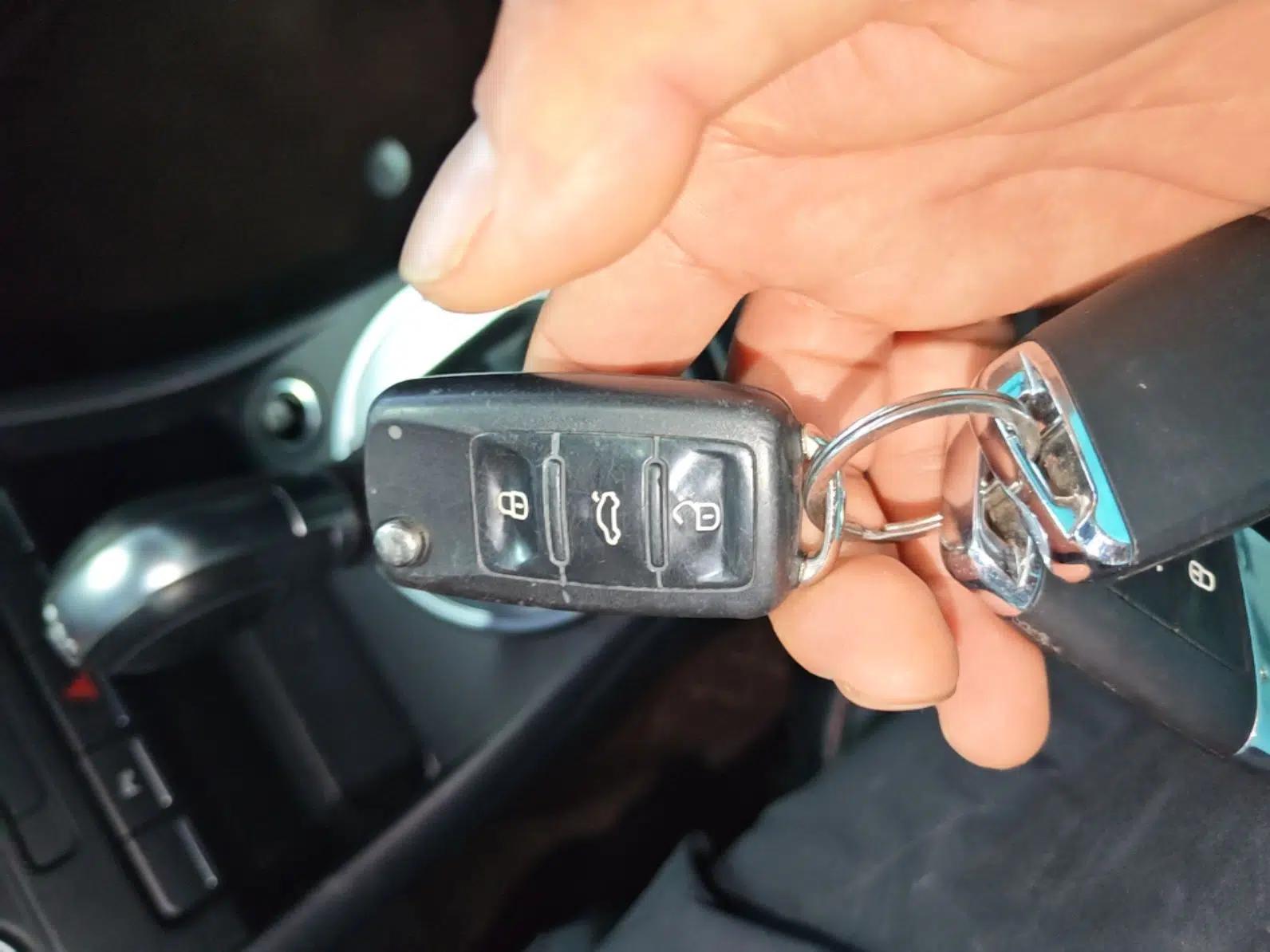 Volkswagen Beetle 2015 180TSI model — миниатюра 12