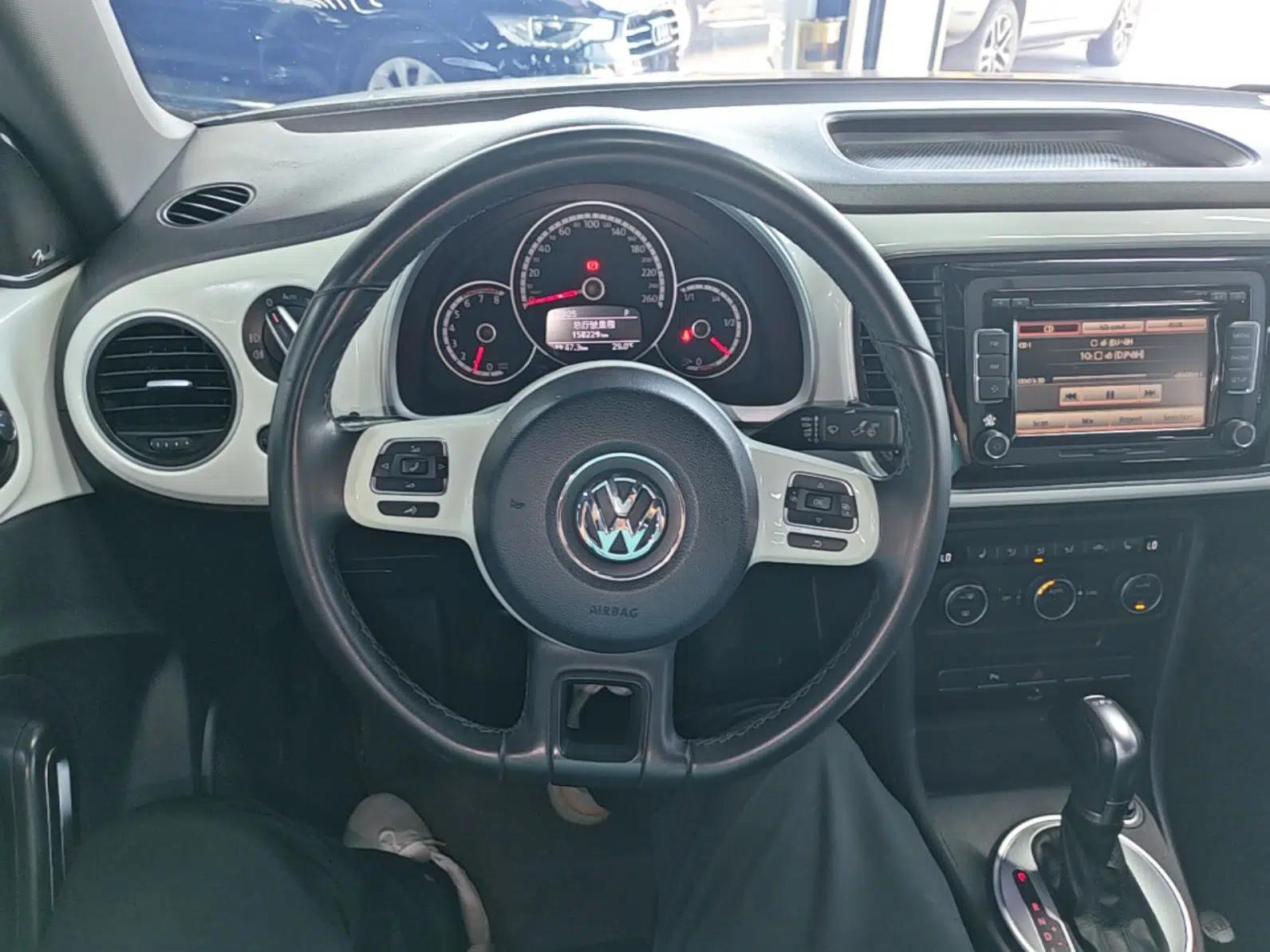 Volkswagen Beetle 2015 180TSI model — миниатюра 14