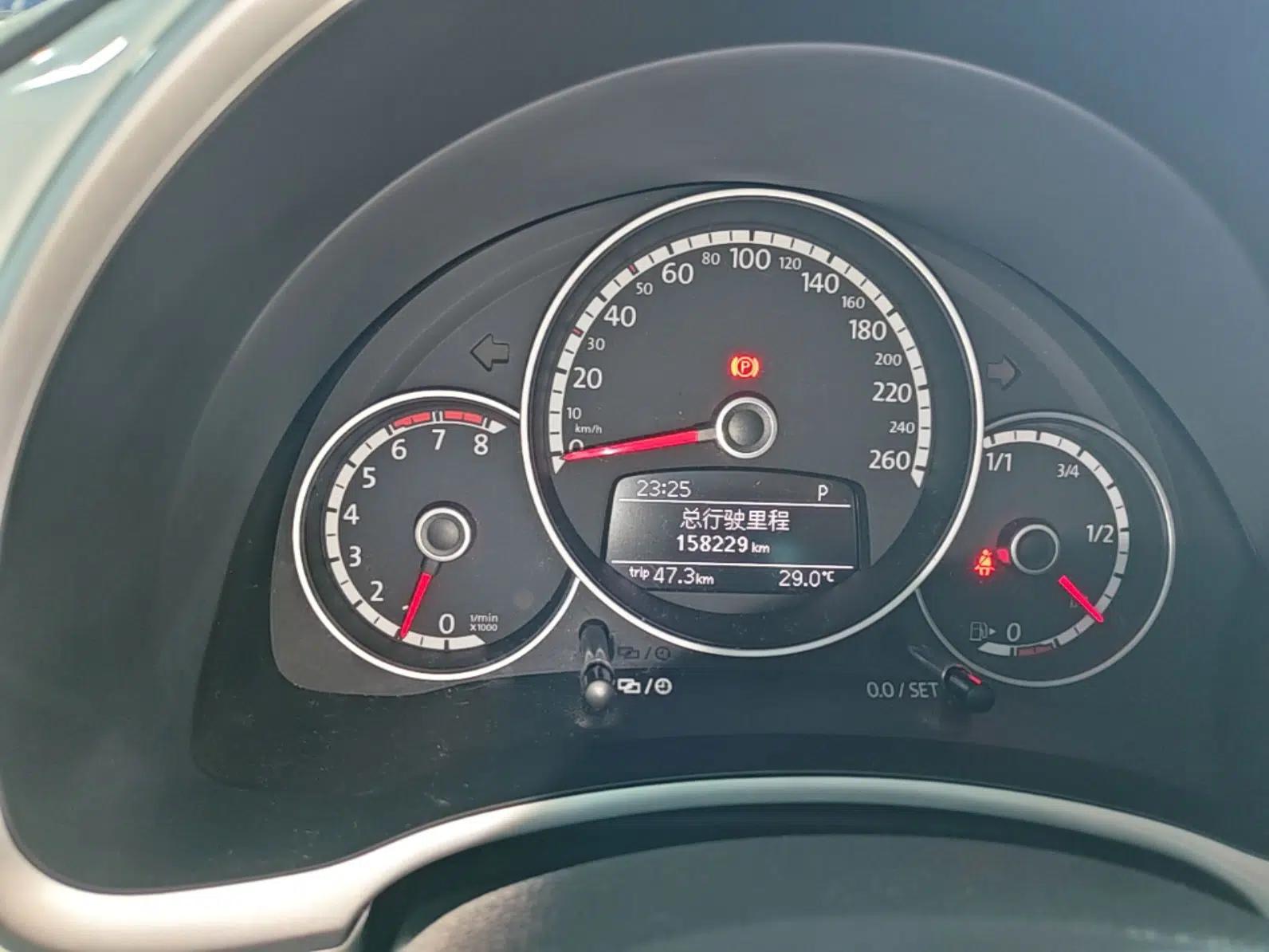 Volkswagen Beetle 2015 180TSI model — миниатюра 15