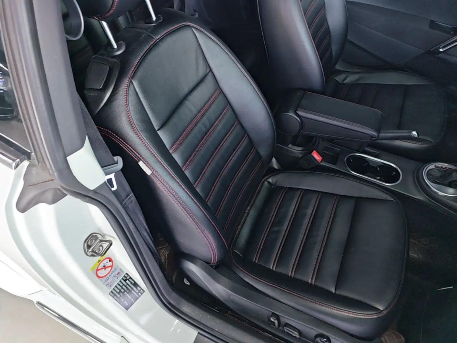 Volkswagen Beetle 2015 180TSI model — миниатюра 23