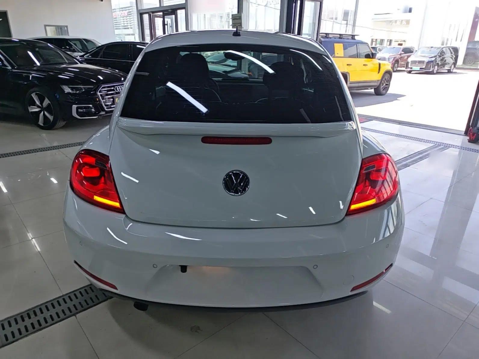Volkswagen Beetle 2015 180TSI model — миниатюра 5