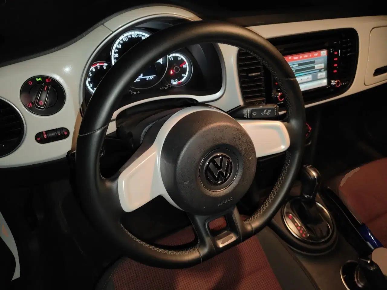 Volkswagen Beetle 2014 1.4TSI Fashion Edition — миниатюра 11