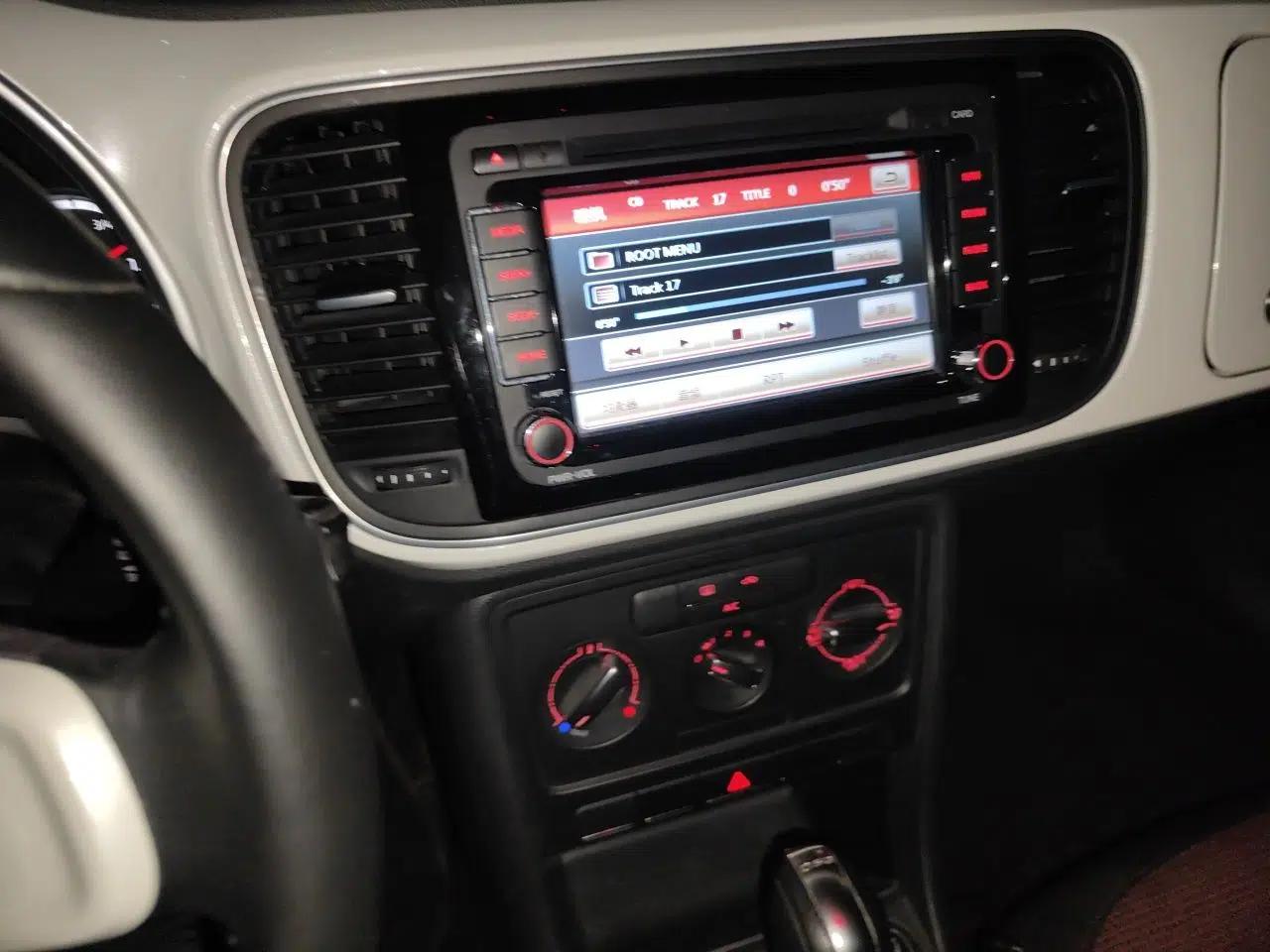 Volkswagen Beetle 2014 1.4TSI Fashion Edition — миниатюра 14