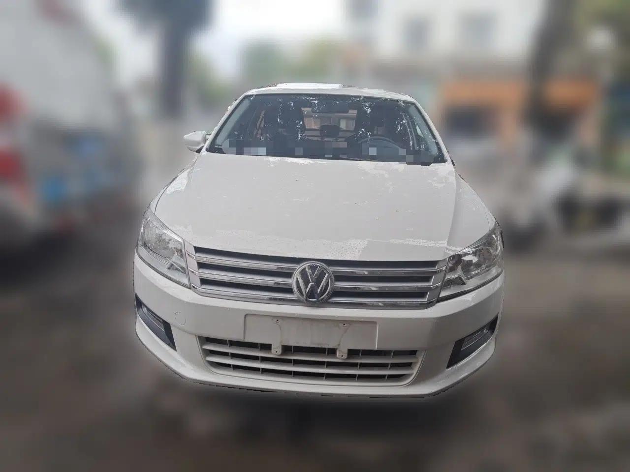 Volkswagen Santana 2015 1.6L Manual Comfort Edition — миниатюра 2