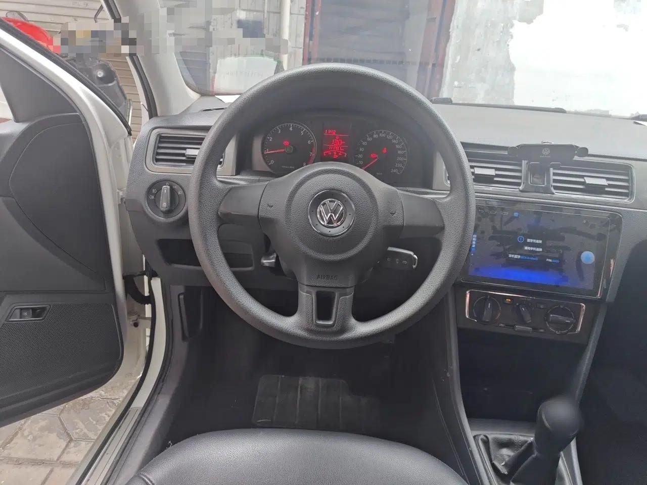 Volkswagen Santana 2015 1.6L Manual Comfort Edition — миниатюра 11