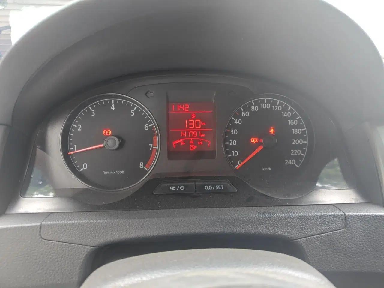Volkswagen Santana 2015 1.6L Manual Comfort Edition — миниатюра 12