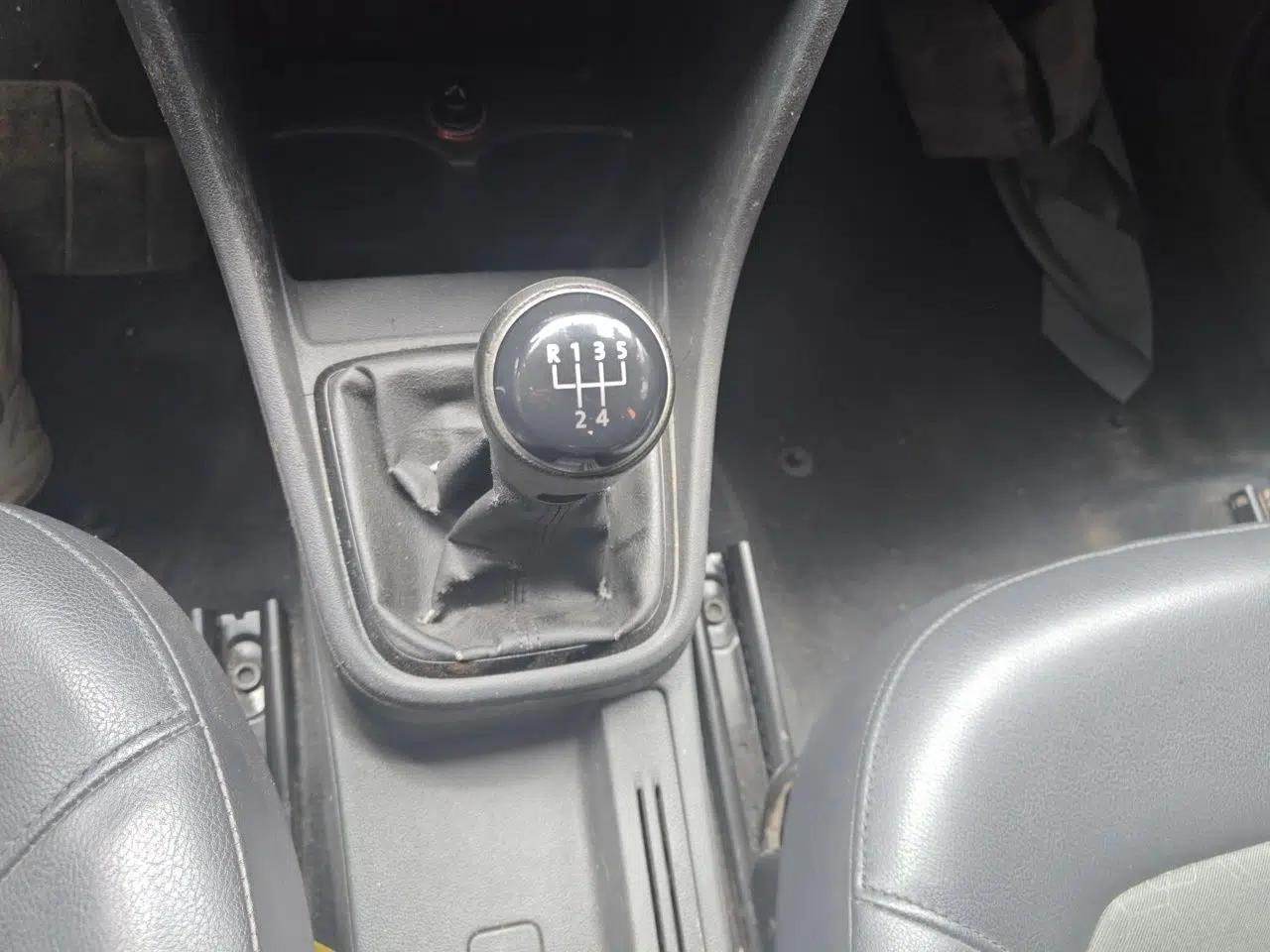 Volkswagen Santana 2015 1.6L Manual Comfort Edition — миниатюра 15