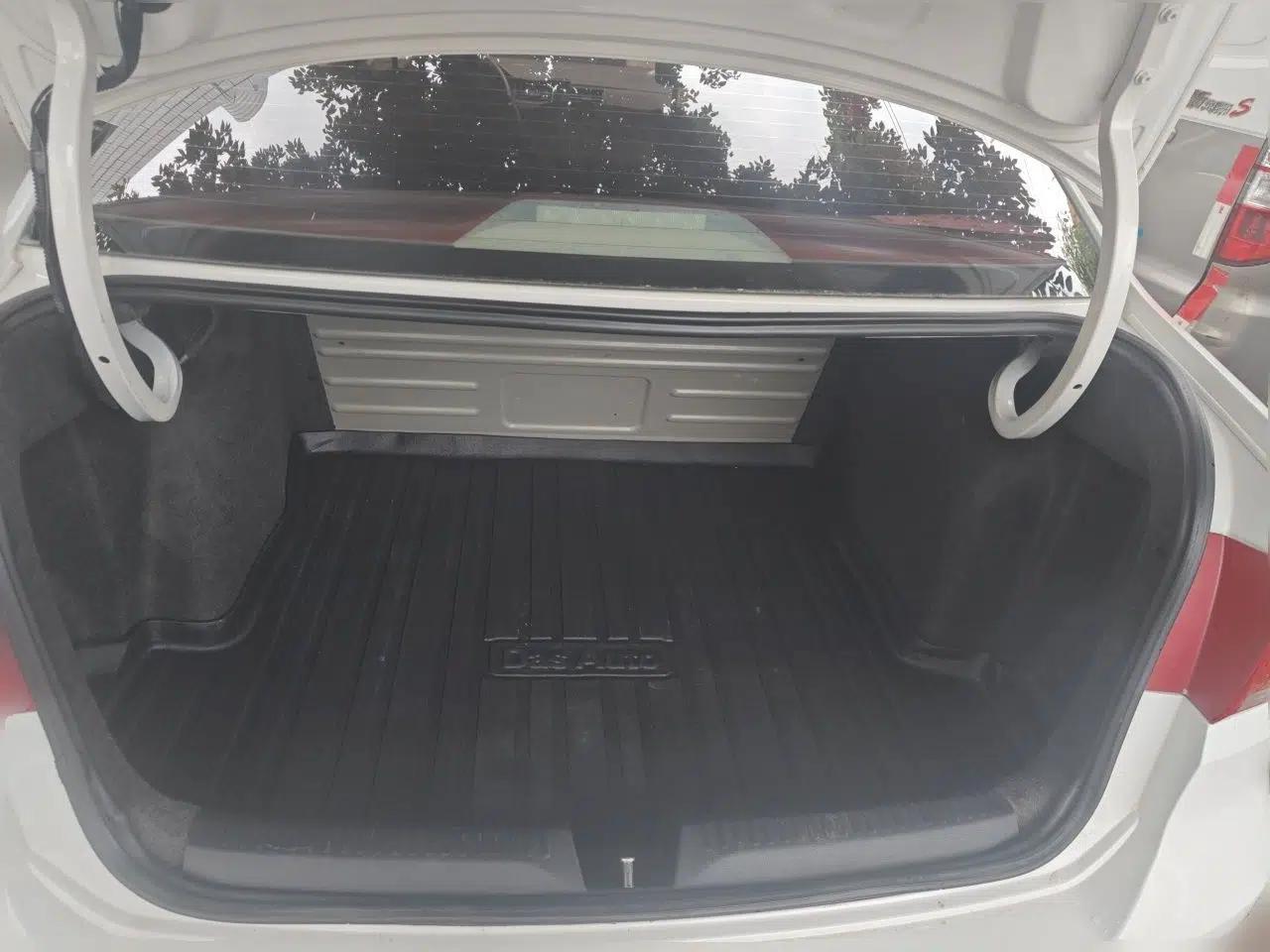 Volkswagen Santana 2015 1.6L Manual Comfort Edition — миниатюра 20