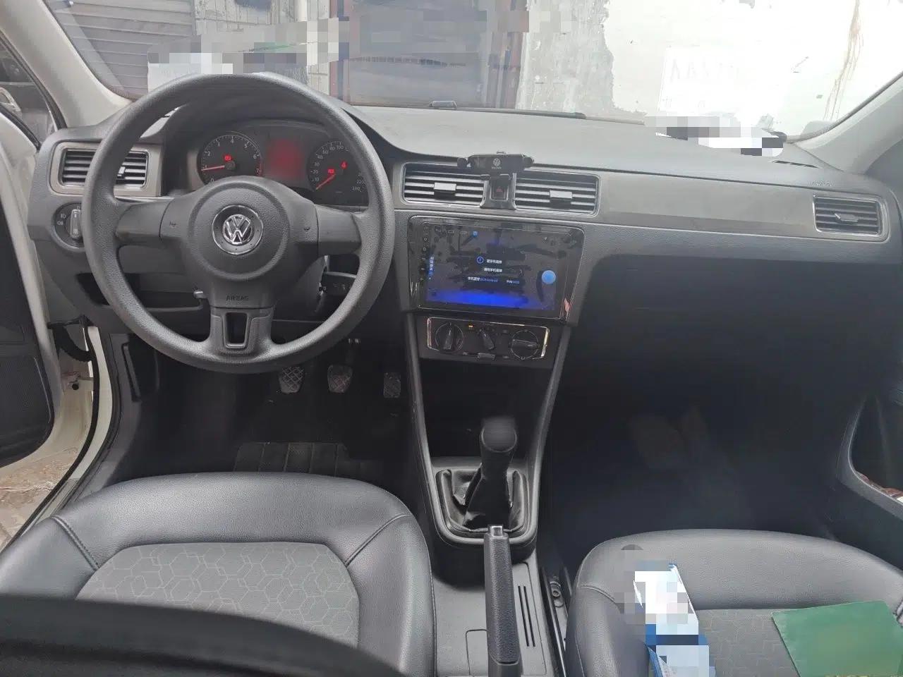 Volkswagen Santana 2015 1.6L Manual Comfort Edition — миниатюра 10