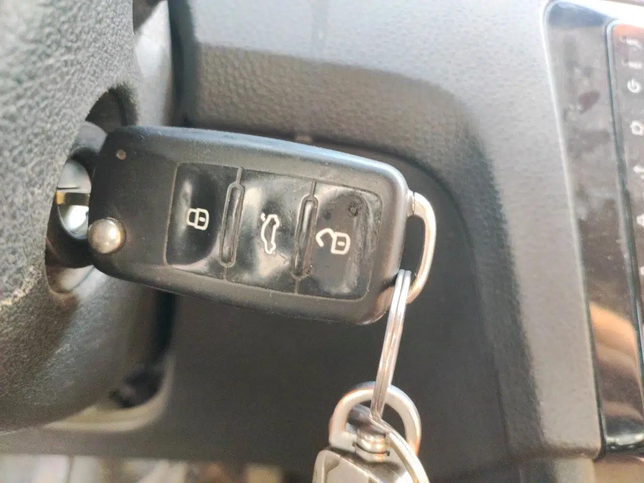 Volkswagen Santana 2015 1.6L Manual Comfort Edition — миниатюра 9
