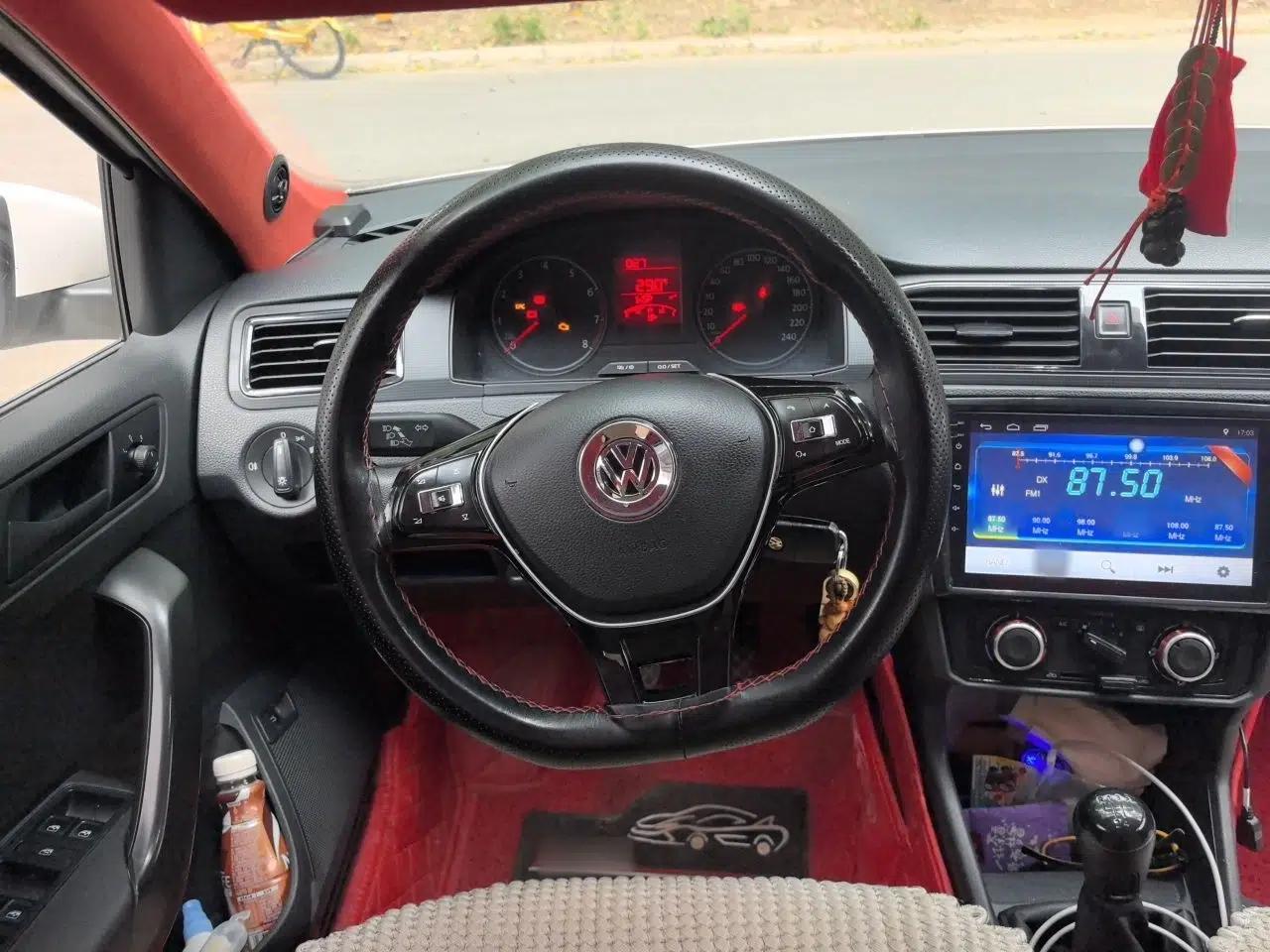Volkswagen Santana 2016 1.6L Manual Fashion Edition — миниатюра 11