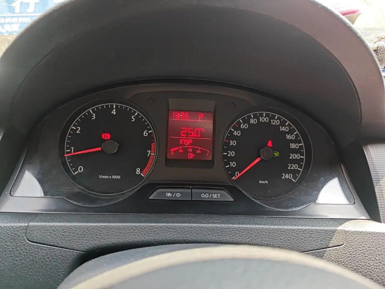 Volkswagen Santana 2013 1.6L Automatic Fashion Edition — миниатюра 12