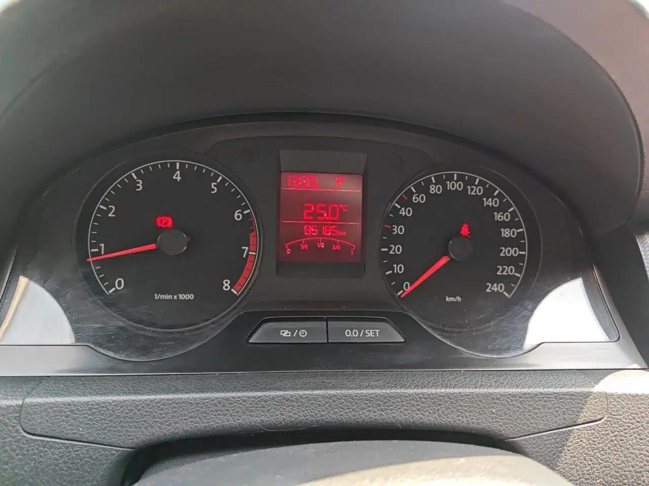 Volkswagen Santana 2013 1.6L Automatic Fashion Edition — миниатюра 13