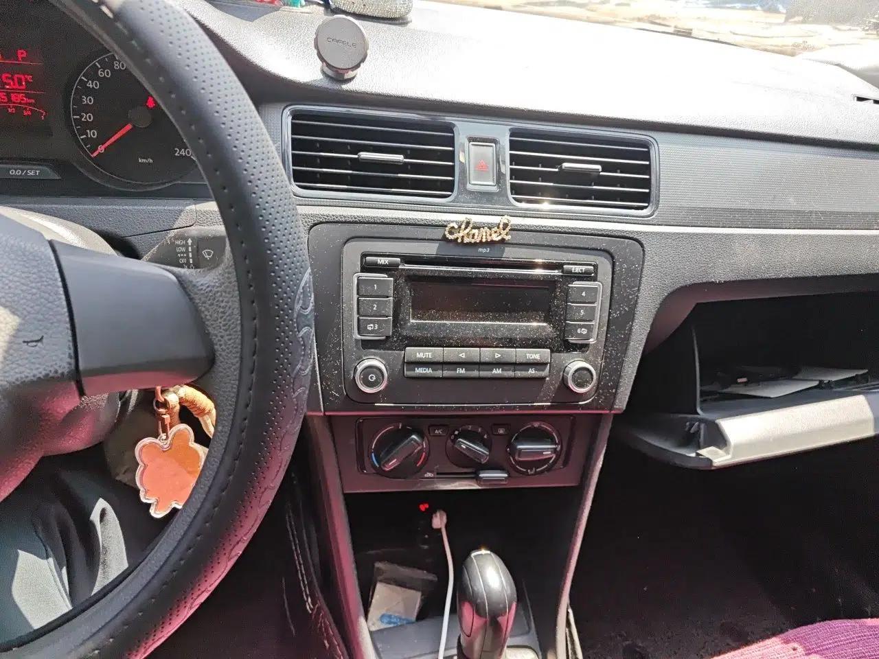 Volkswagen Santana 2013 1.6L Automatic Fashion Edition — миниатюра 14