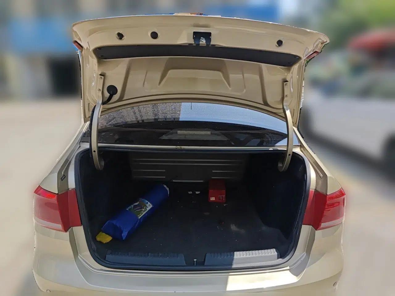 Volkswagen Santana 2013 1.6L Automatic Fashion Edition — миниатюра 20