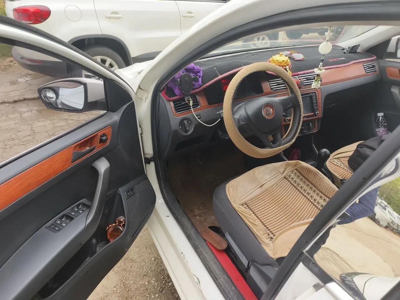 Volkswagen Santana 2016 1.6L Manual Fashion Edition — миниатюра 17