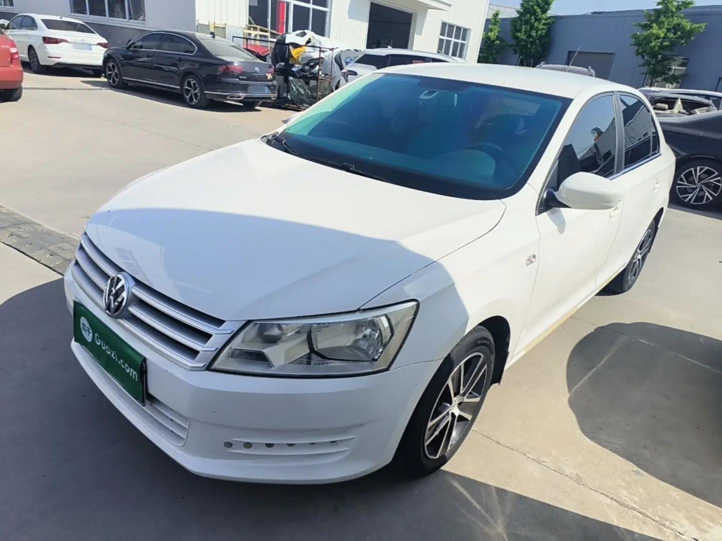 Volkswagen Santana 2015 1.4L Manual Fashion Edition — миниатюра 1