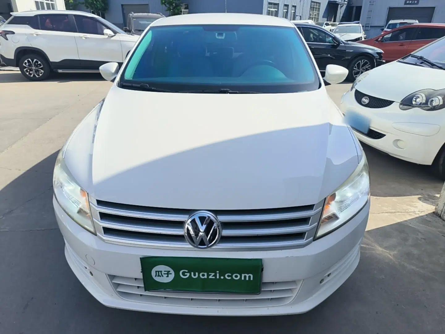 Volkswagen Santana 2015 1.4L Manual Fashion Edition — миниатюра 2