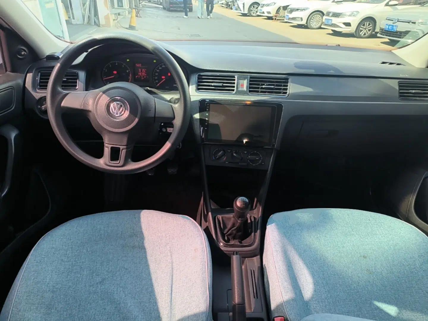Volkswagen Santana 2015 1.4L Manual Fashion Edition — миниатюра 13