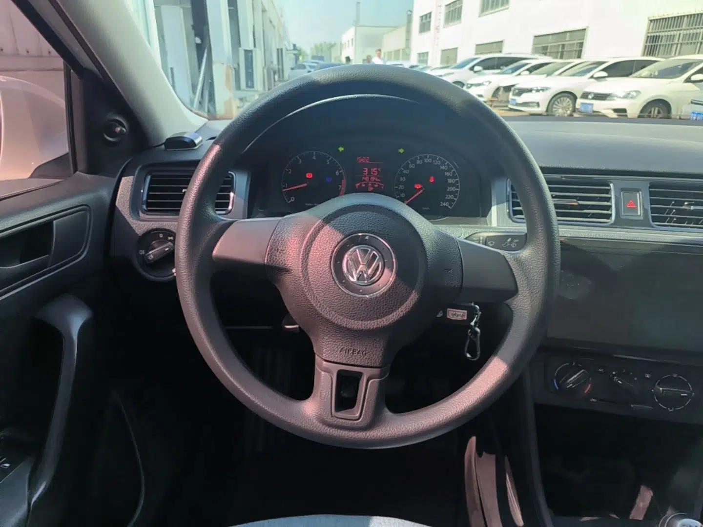 Volkswagen Santana 2015 1.4L Manual Fashion Edition — миниатюра 14