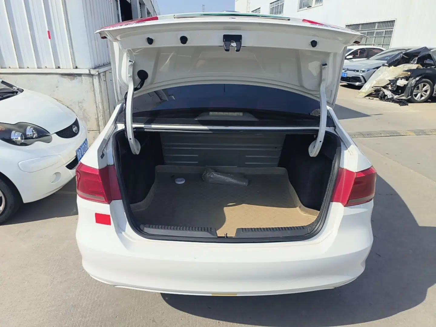 Volkswagen Santana 2015 1.4L Manual Fashion Edition — миниатюра 22