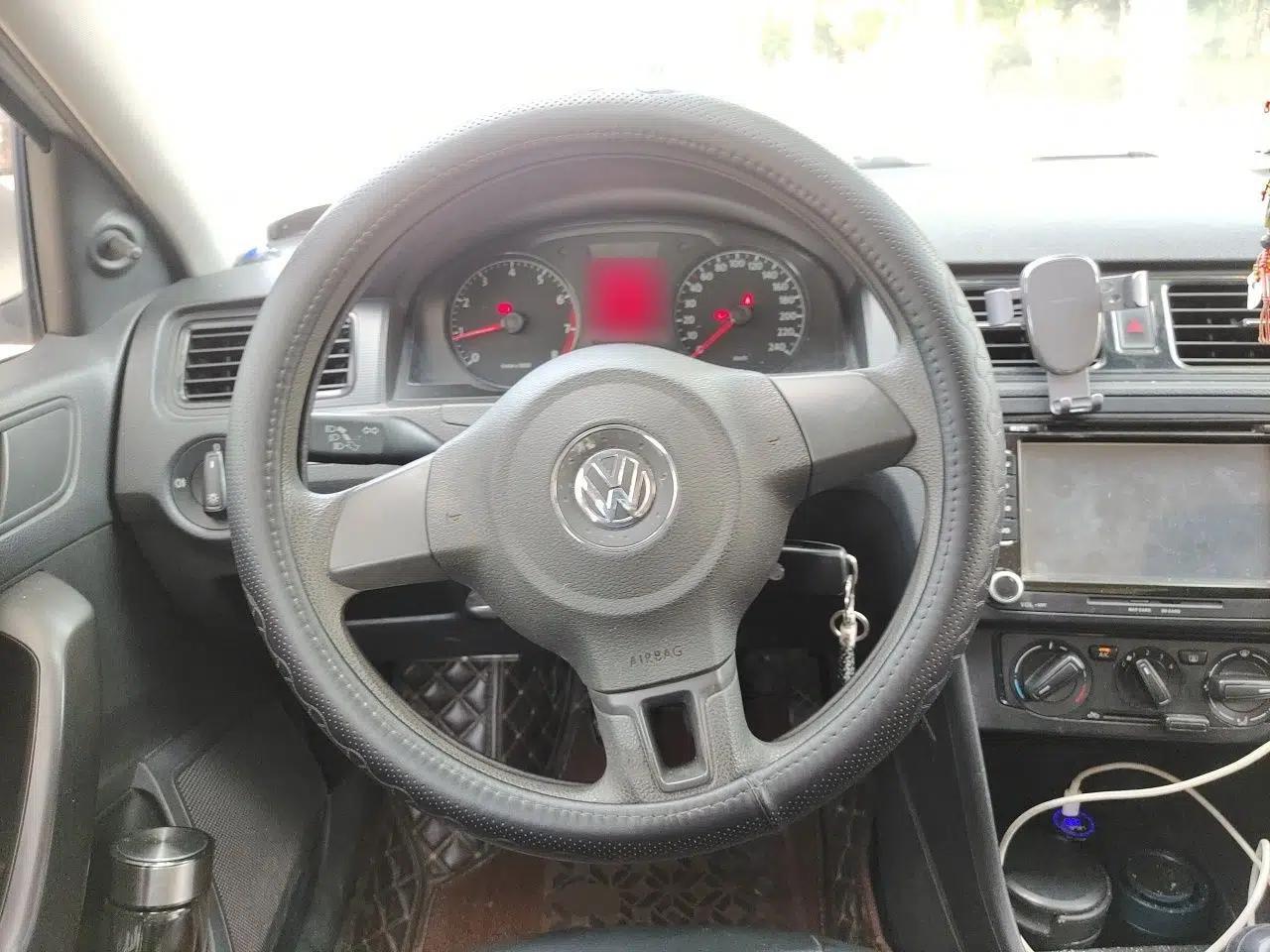 Volkswagen Santana 2013 1.6L Manual Fashion Edition — миниатюра 11