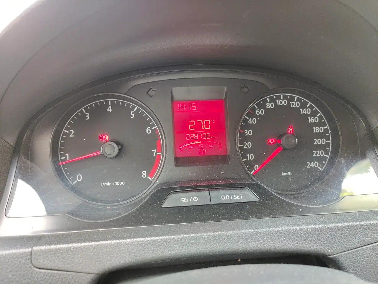 Volkswagen Santana 2013 1.6L Manual Fashion Edition — миниатюра 12