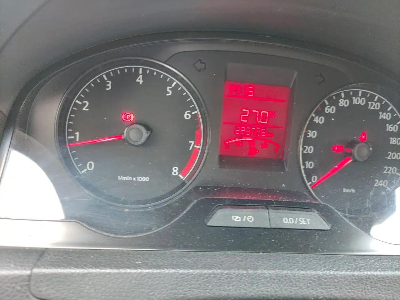 Volkswagen Santana 2013 1.6L Manual Fashion Edition — миниатюра 13