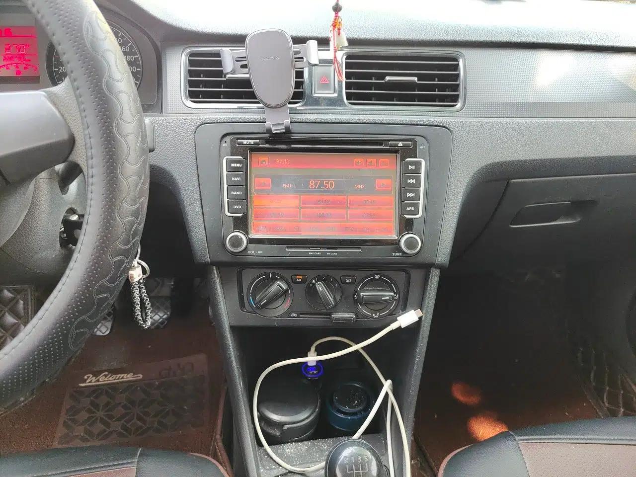 Volkswagen Santana 2013 1.6L Manual Fashion Edition — миниатюра 14