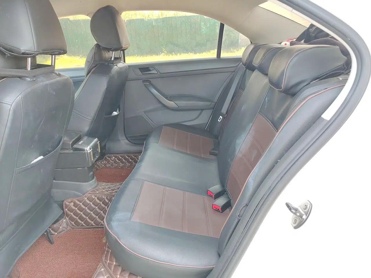 Volkswagen Santana 2013 1.6L Manual Fashion Edition — миниатюра 18