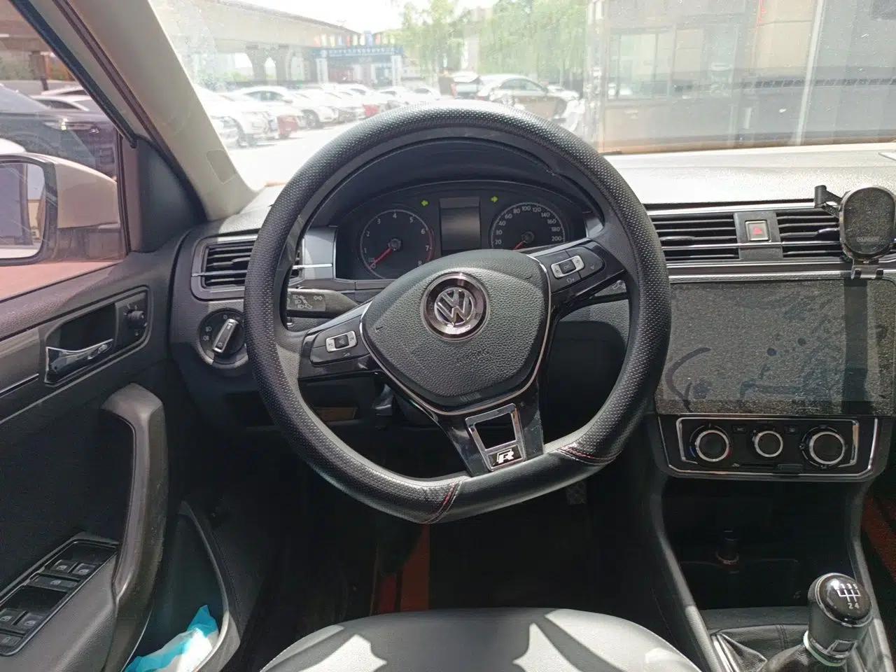 Volkswagen Santana 2016 1.6L Manual Comfort Edition — миниатюра 11