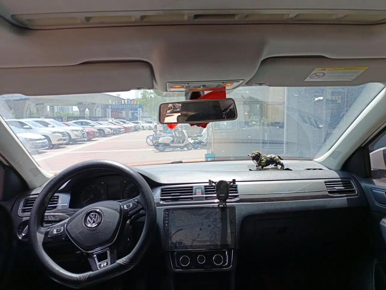 Volkswagen Santana 2016 1.6L Manual Comfort Edition — миниатюра 19