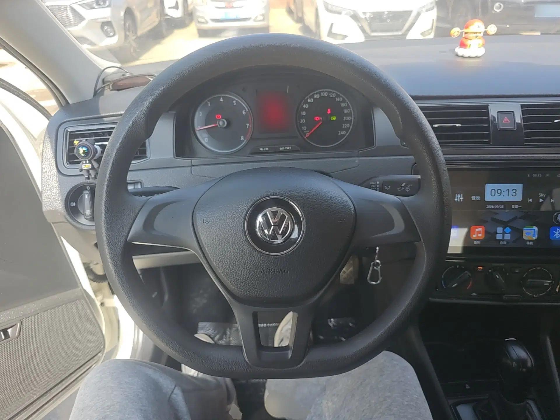 Volkswagen Santana 2019 1.5L Automatic Fashion Edition China VI — миниатюра 14