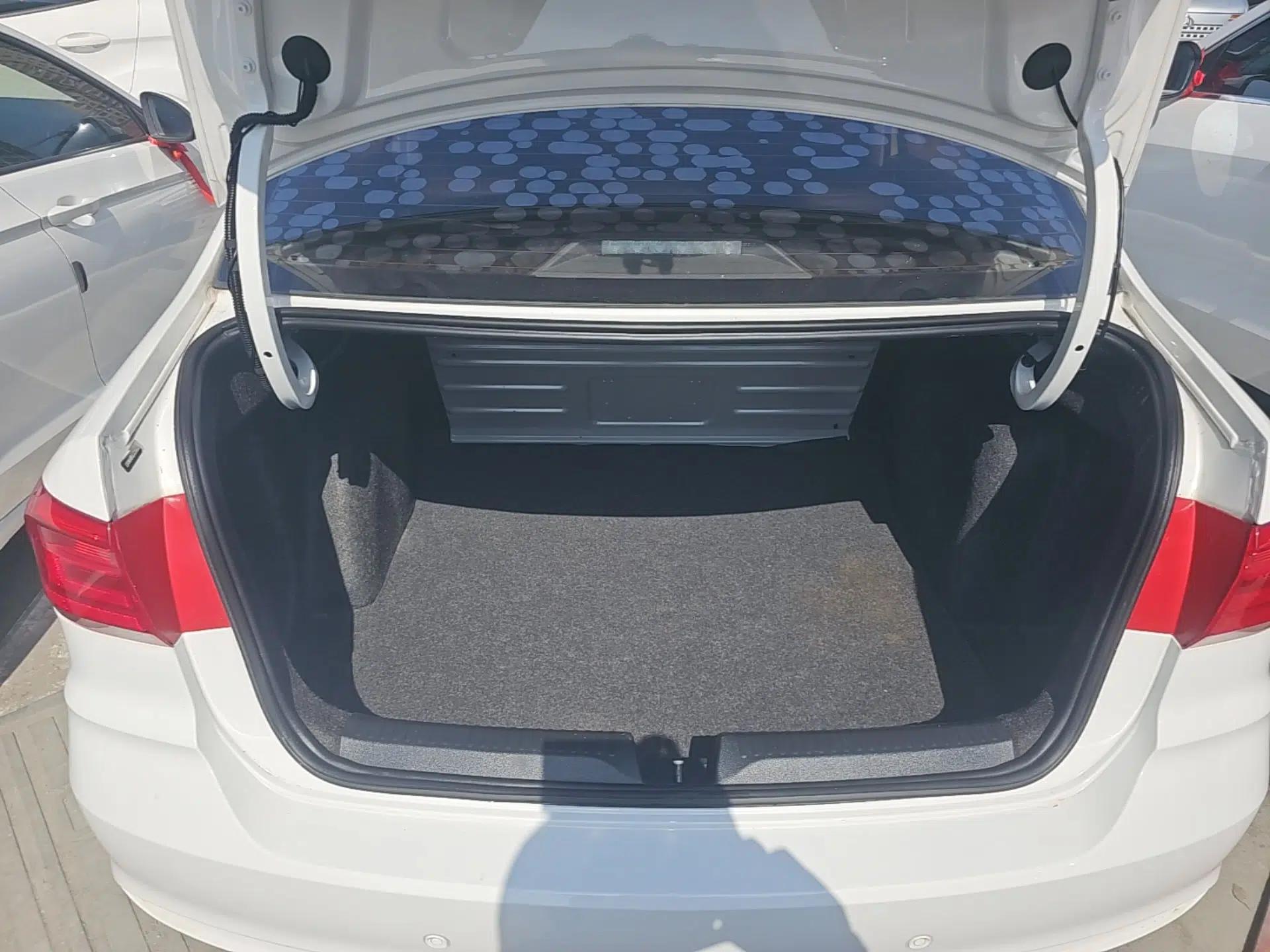 Volkswagen Santana 2019 1.5L Automatic Fashion Edition China VI — миниатюра 22